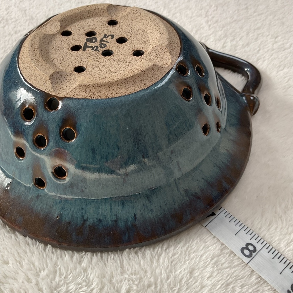TB Pots Maine Studio Pottery Berry Bowl Colander Blue Drip Glaze 7” Handmade - Picture 9 of 11